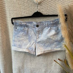 Blue tie-dye wash shorts